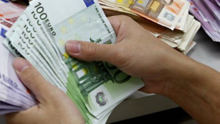 DNA: Primar din Arad, reţinut pentru că a primit peste 11.000 de euro mită